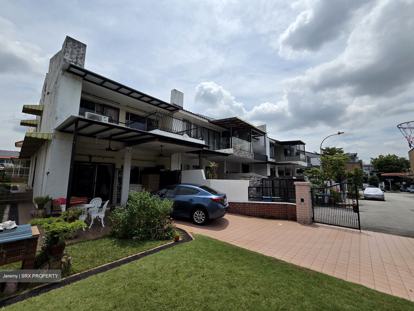 Golden Hill Estate (D19), Terrace #556324951